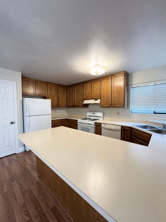 Building Photo - 4 Bedroom in Candlewood Subdivision