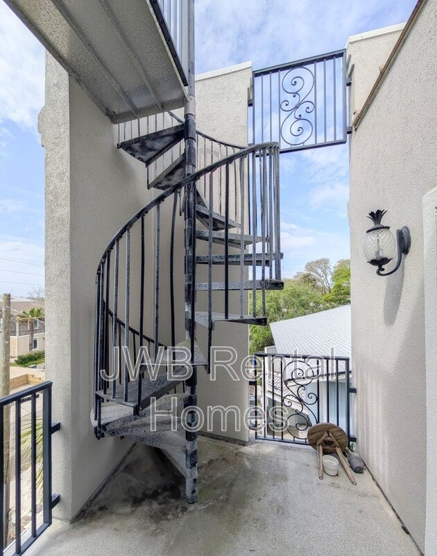 Building Photo - 361 Ahern St