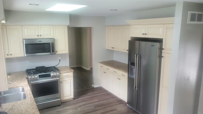 Building Photo - 6257 Gatewood