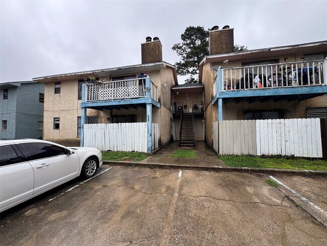 Building Photo - 3229 Hirschfield Rd