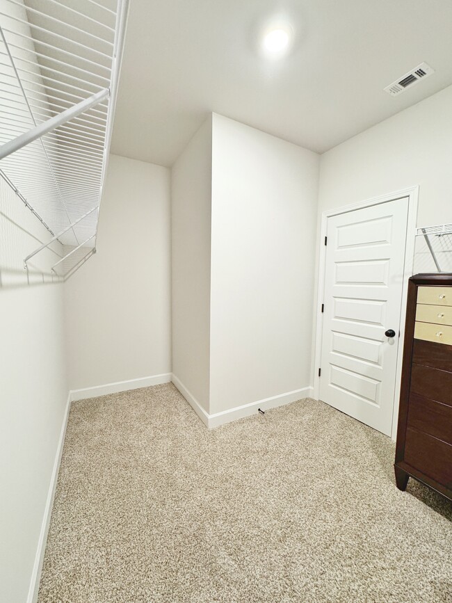 Building Photo - 3017 Dowington Dr