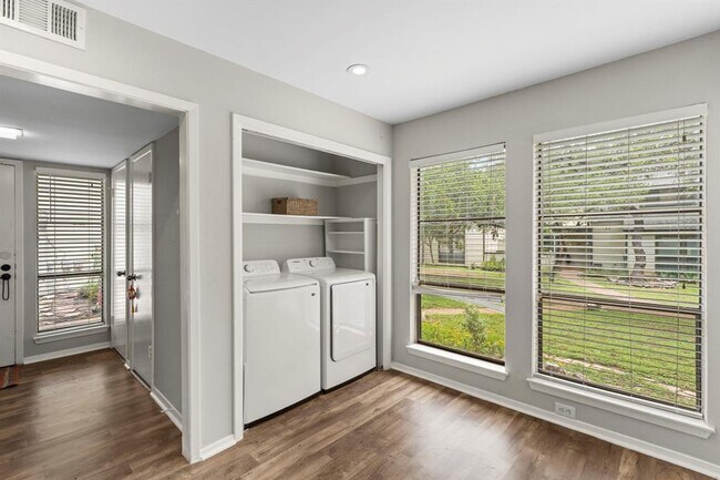 Building Photo - 13 Casa Verde St