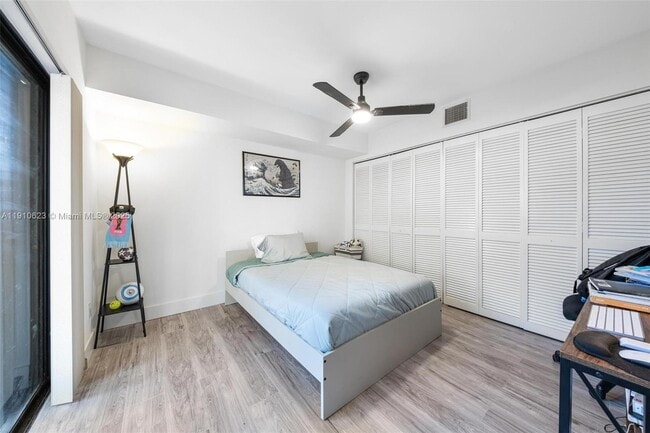 Building Photo - 11913 SW 11th Ct