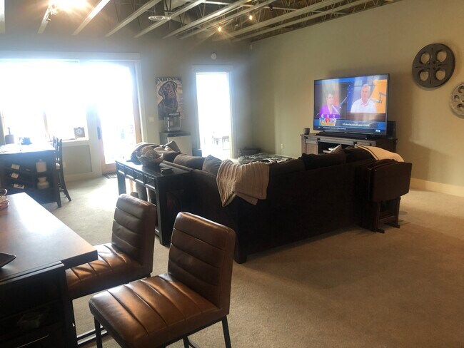 Building Photo - 706 SW Industrial Way