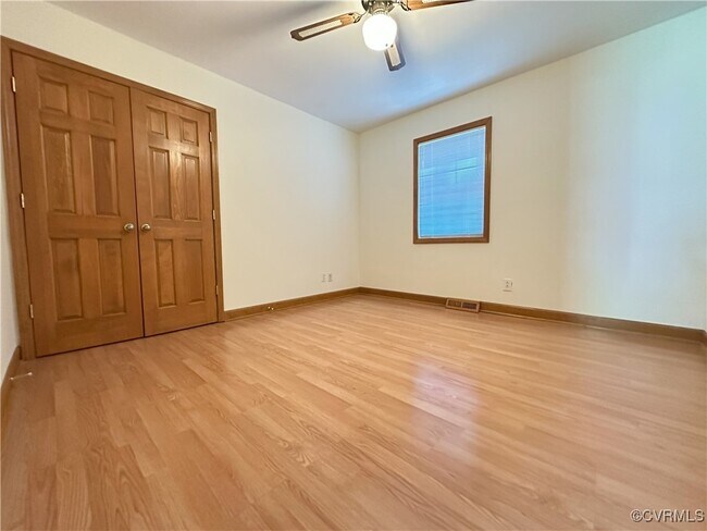 Building Photo - 16421 Chinook Dr