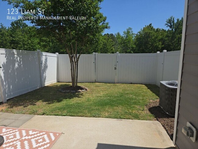 Building Photo - 123 Liam St