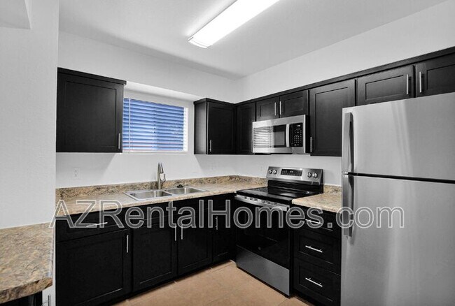 Building Photo - 1712 E Pepper Cir