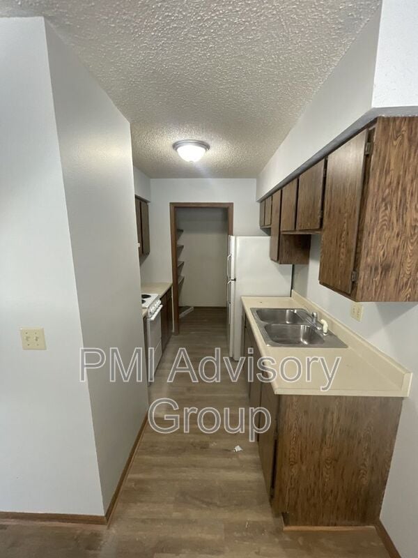 Building Photo - 508 Prairie Ave