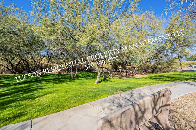 Building Photo - 6012 S Meadow Breeze Dr