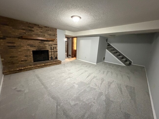 Building Photo - 3 Bed 2 Bath Duplex