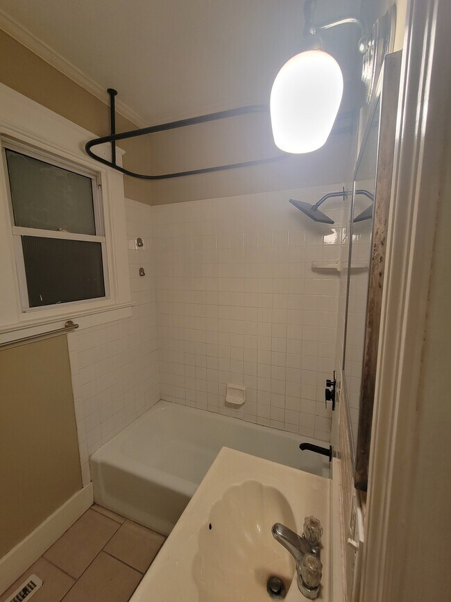 Building Photo - 3605 Hydes Ferry Rd