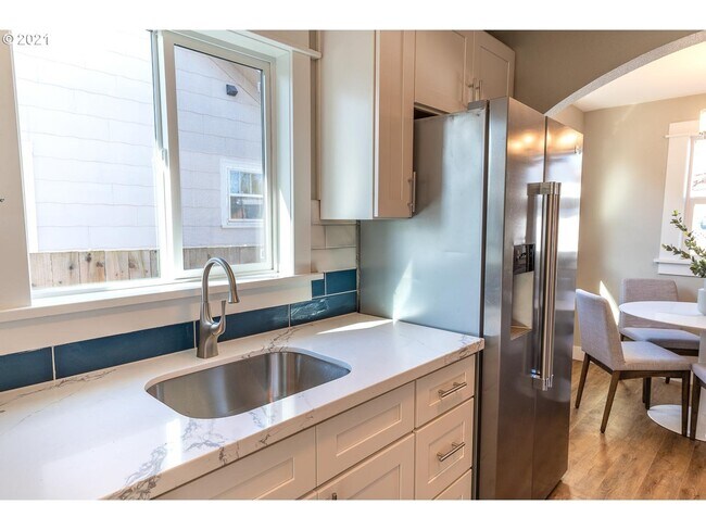 Building Photo - 8111 SE Taylor St