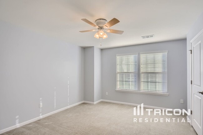 Building Photo - 2077 Morton Dr