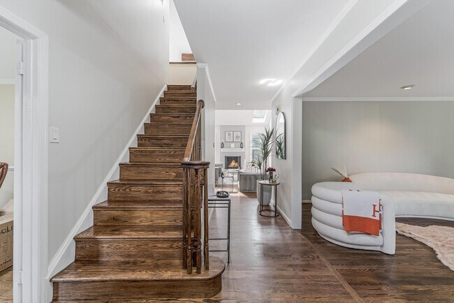 Building Photo - 8424 Holly Leaf Dr