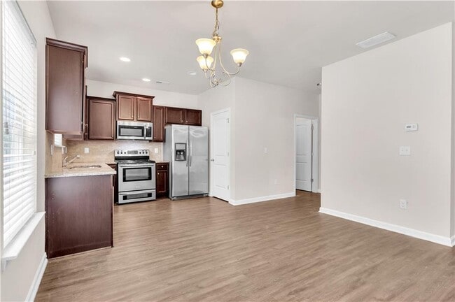 Building Photo - 4488 Ravenwood Dr