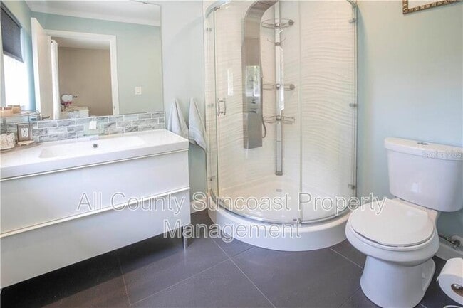 Building Photo - 5940 5th Ave N