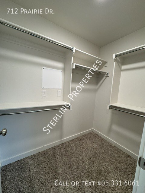 Building Photo - 712 Prairie Dr