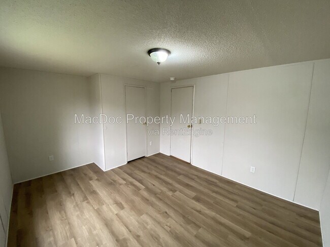 Building Photo - 900 White St