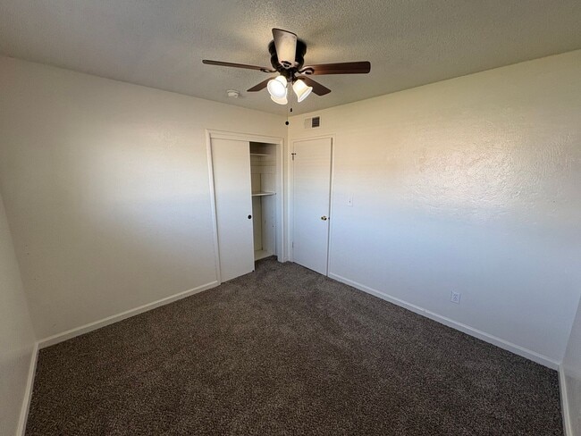 Building Photo - Spacious Home Available Now!