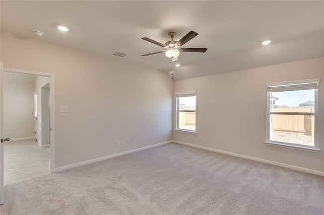 Building Photo - 125 Comet Pointe Dr