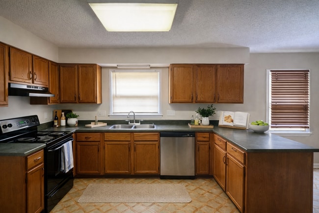 Building Photo - Beautiful 4 Bedroom Home with Fireplace & 2-Car Garage – Charlotte, NC