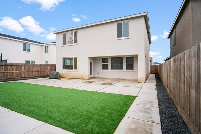 Building Photo - 2455 Explorador Dr