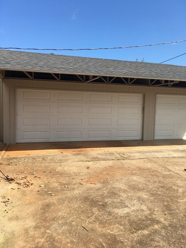Building Photo - Completely renovated 3 bedroom 2 bath Wahi...