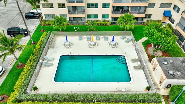 Building Photo - 290 W Palmetto Park Rd