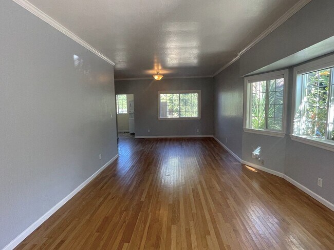 Building Photo - ~Berkeley School District~ Single Family Home - Huge Backyard!