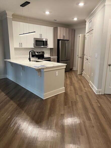 Building Photo - 2011 Honeycutt Dr