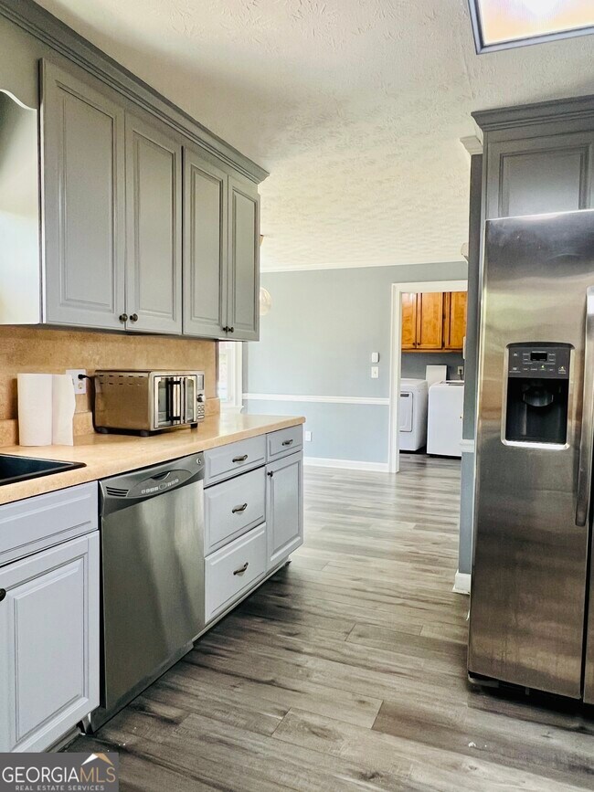 Building Photo - 2361 Ciji Cir