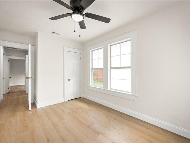 Building Photo - 45 W 55th St