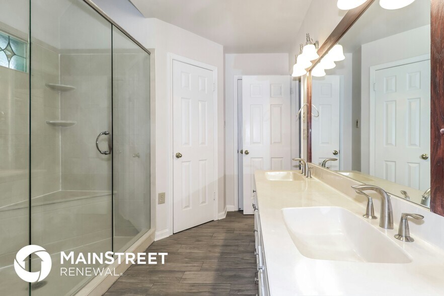 Building Photo - 2107 Chingford Cove