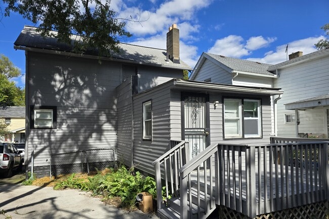 Building Photo - 10312 Nelson Ave