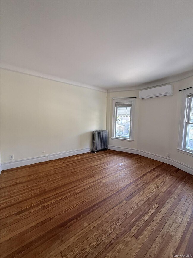 Building Photo - 2528 Poplar St
