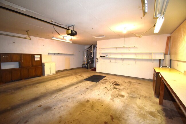 Building Photo - Spacious Home.