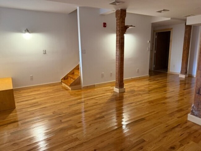 Building Photo - 325 Lafayette St