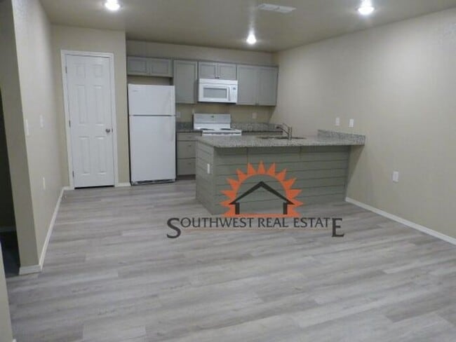 Building Photo - Modern 2 bedroom 2 bath apartment