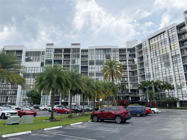 Primary Photo - 800 Parkview Dr