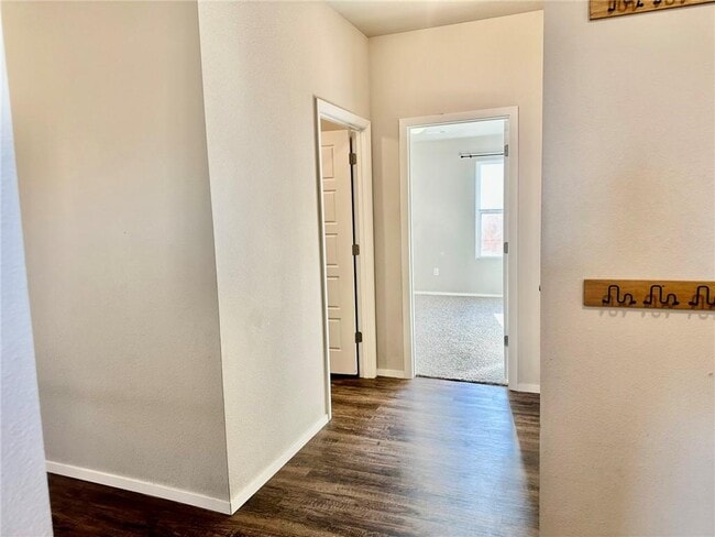 Building Photo - 920 Queen St