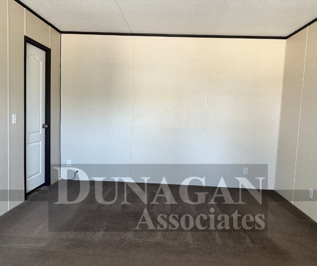 Building Photo - Spacious 3 Bedroom, 2 Bath Mobile Home wit...