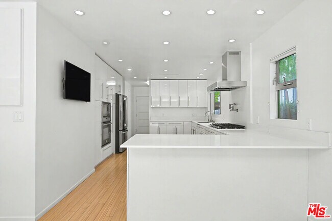 Building Photo - 9512 Duxbury Ln