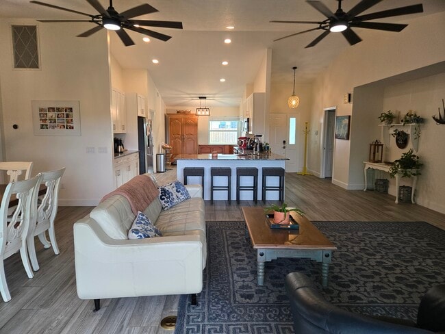 Building Photo - 9300 SE Eagle Ave