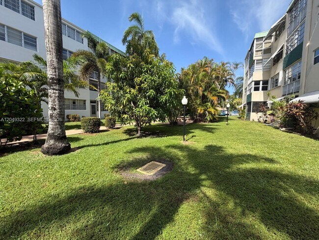 Building Photo - 1333 E Hallandale Beach Blvd