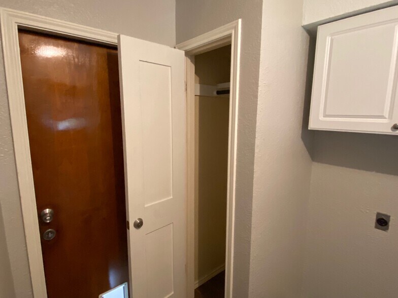 Building Photo - 702 Blackwell Ave