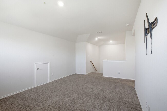 Building Photo - 1328 Broaddus Rd