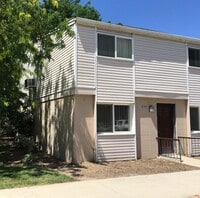 Building Photo - Cute updated 2 bed 1.5 bath Condo on S Cur...