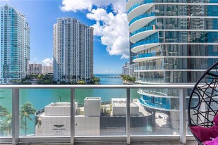 Building Photo - 300 S Biscayne Blvd