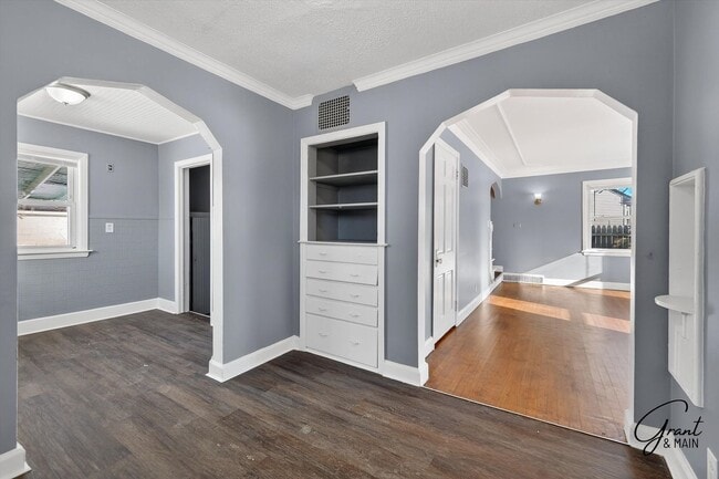 Building Photo - $1200 2 bedroom