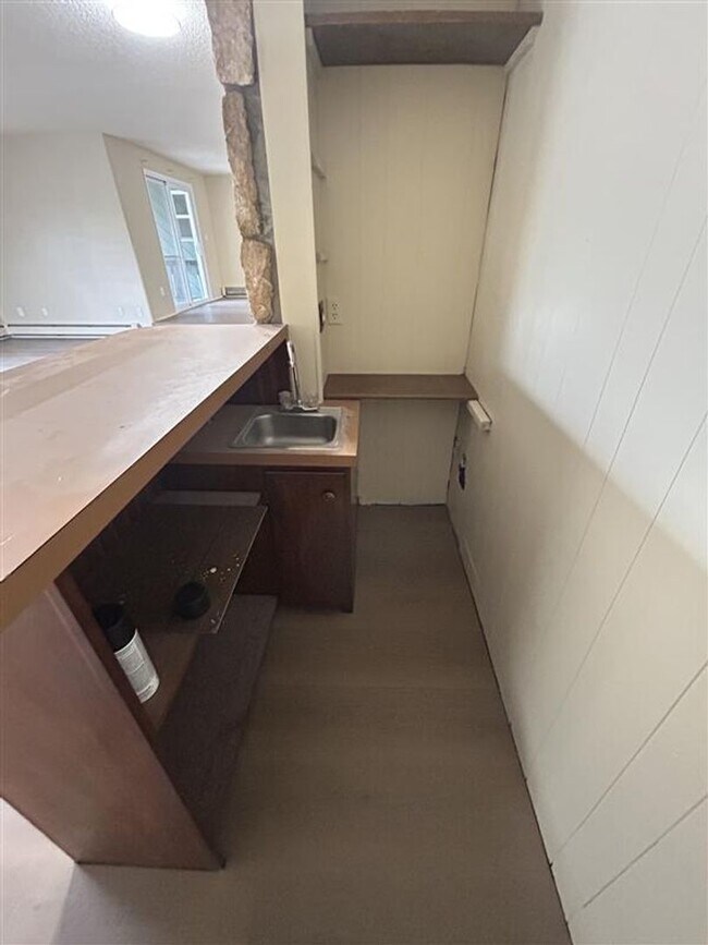 Building Photo - 209 E 3rd St